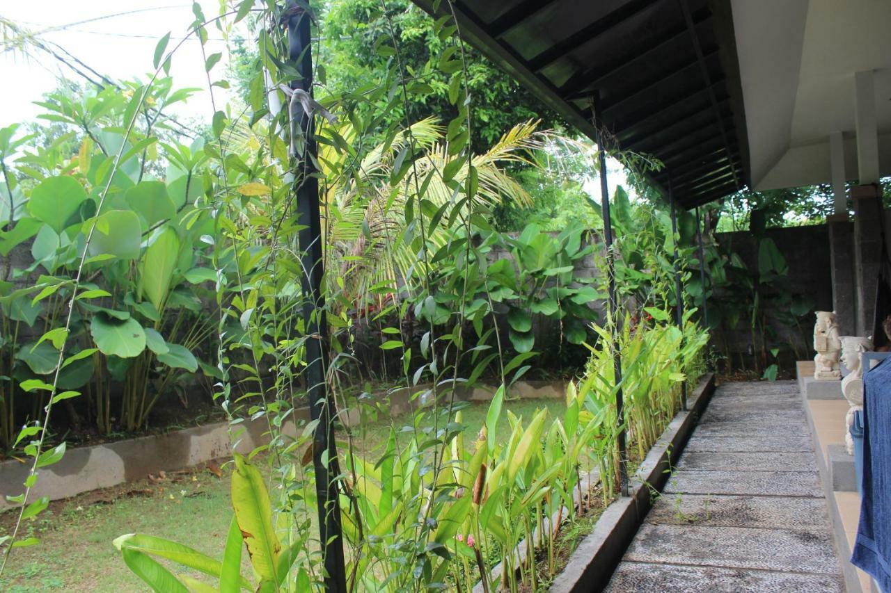 Paranyogan Homestay 2 Jimbaran Buitenkant foto